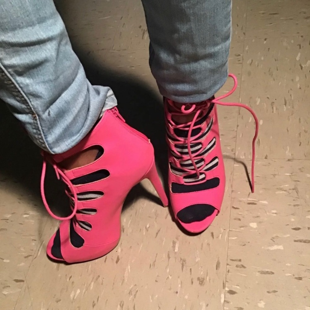 Shoes - Picture 3 of 7